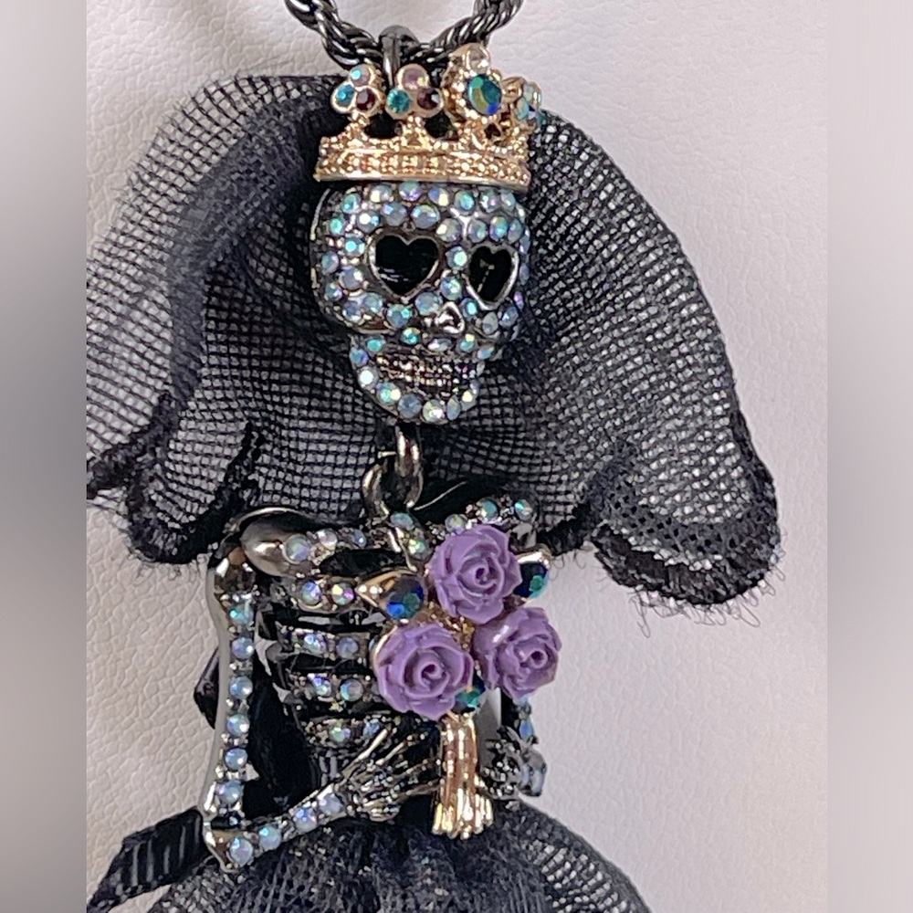 Betsey Johnson Skeleton Bride Necklace - Picture 4 of 9
